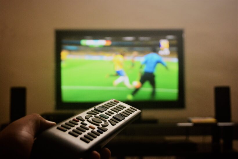 Watching a Football Match at Home: How to Create the Atmosphere Without a Stadium