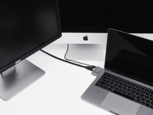 How to hook two monitors to a laptop