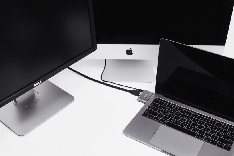 How to hook two monitors to a laptop