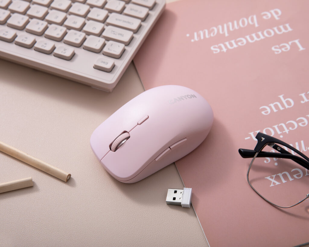 Method 1: connecting a wireless mouse to laptop with a 2.4 GHz USB receiver